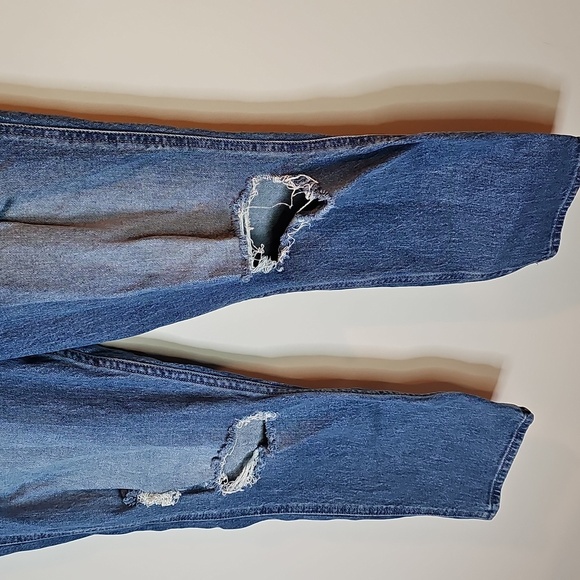 Hollister Size 12 High Rise Mom Jeans - Distressed Style Blue - Picture 3 of 8